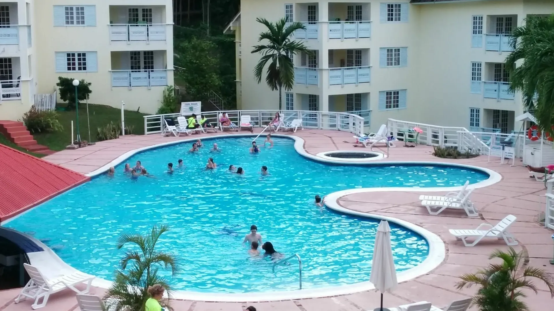 Lägenhetshotell Condos At The Ridge Ocho Rios